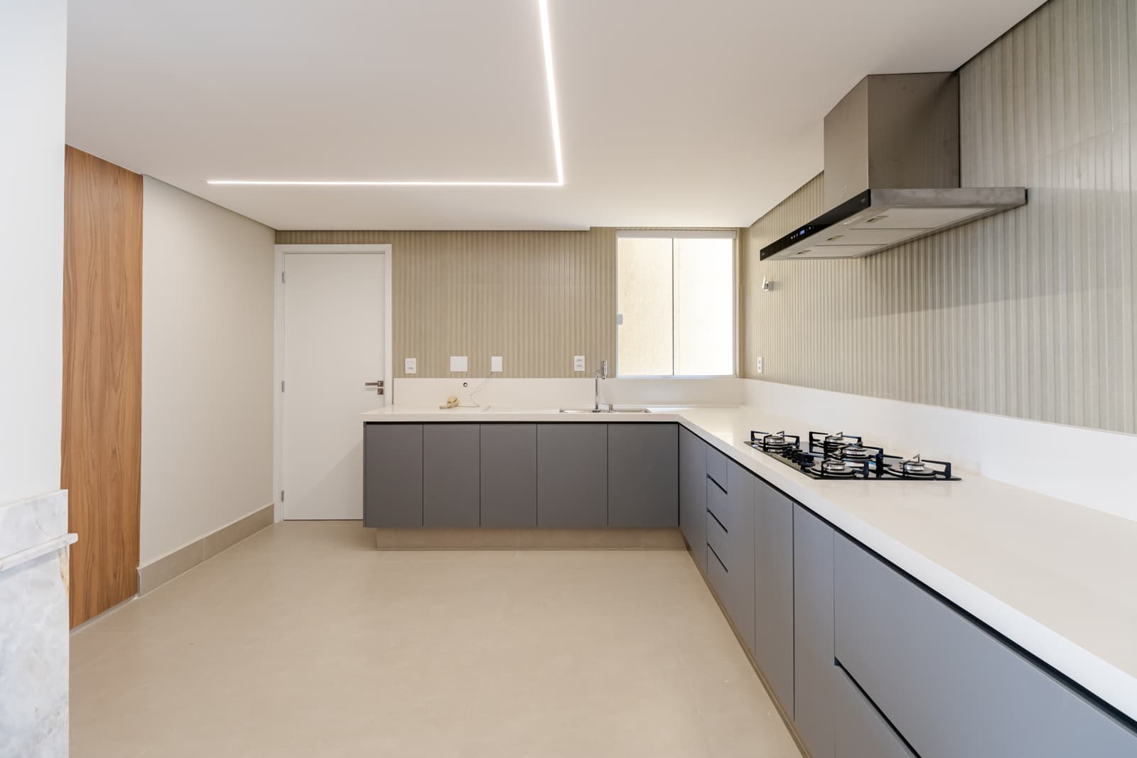 APARTAMENTO 3 QUARTOS E 1 SUITE + LAVABO - SETOR BUENO - EDIFÍCIO LUSÍADAS