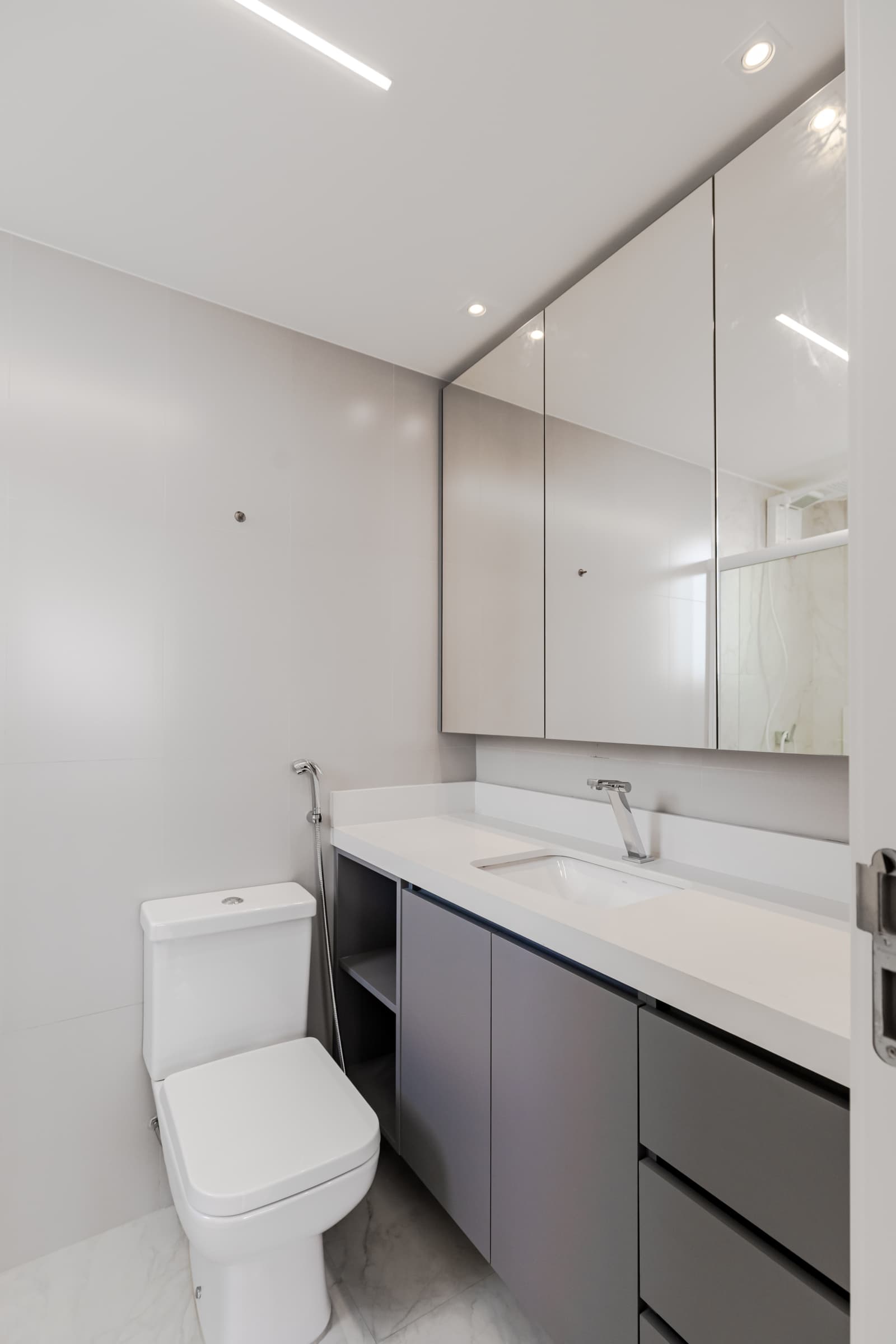 APARTAMENTO 3 QUARTOS E 1 SUITE + LAVABO - SETOR BUENO - EDIFÍCIO LUSÍADAS