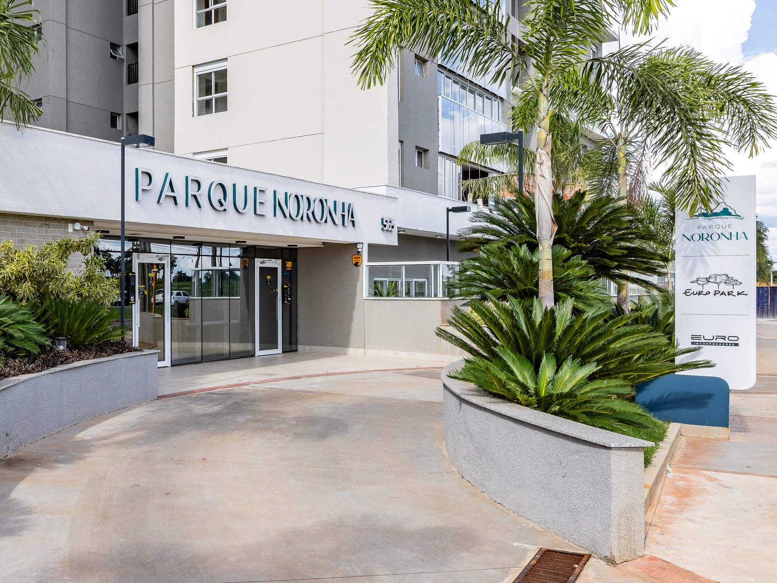 APARTAMENTO 3 SUITES E 02 VAGAS - PARK LOZANDES - EURO PARQUE NORONHA