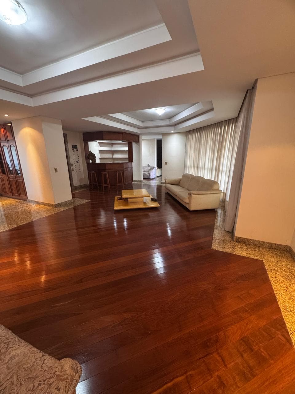 APARTAMENTO 5 QUARTOS E 2 SUITES NO SETOR OESTE - EDIFÍCIO KALLINAN
