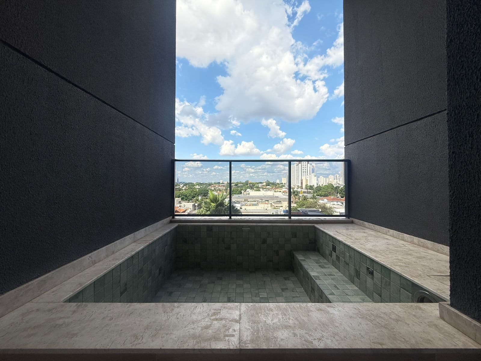 APARTAMENTO PENTHOUSE 3 SUITES NO SETOR MARISTA COM PISCINA - GYRO ROOFTOP