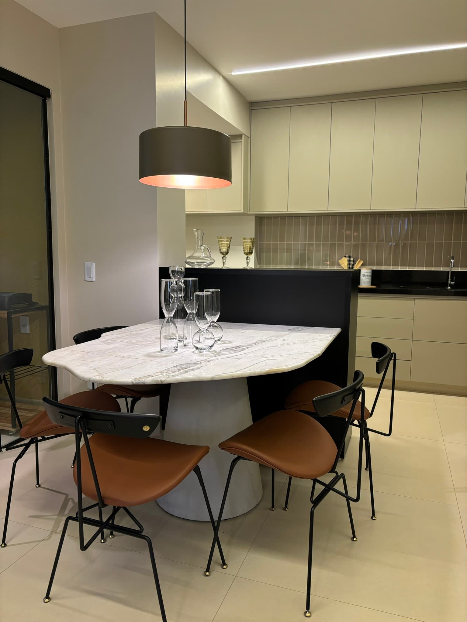 APARTAMENTO VILA ROSA 2 QUARTOS E SUITE - AZALEIA