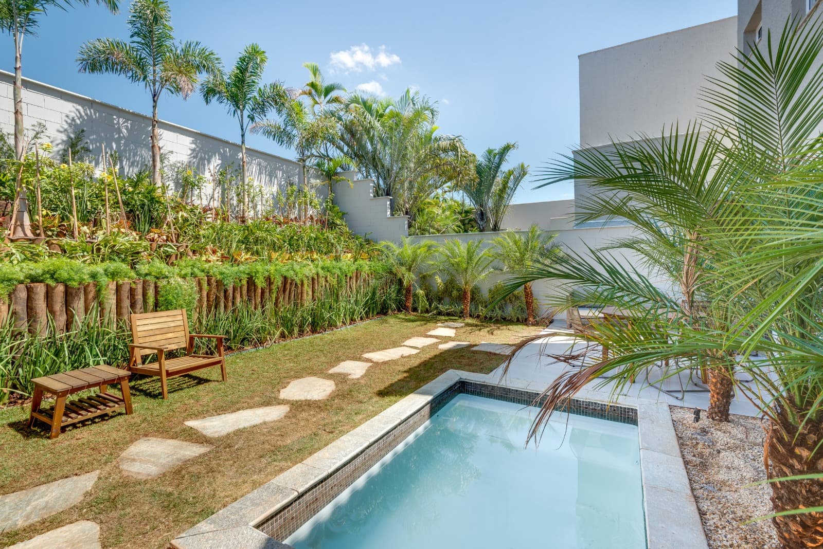 CASA SOBRADO CONDOMINIO 3 SUITES - CONJ. RESIDENCIAL STORIL - JARDINS CANNES