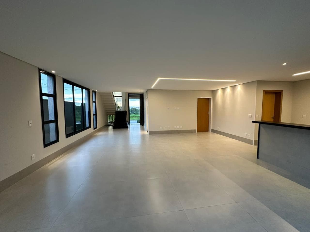 CASA TÉRREA CONDOMINIO 3 SUITES - SENADOR CANEDO – JARDINS CAPRI