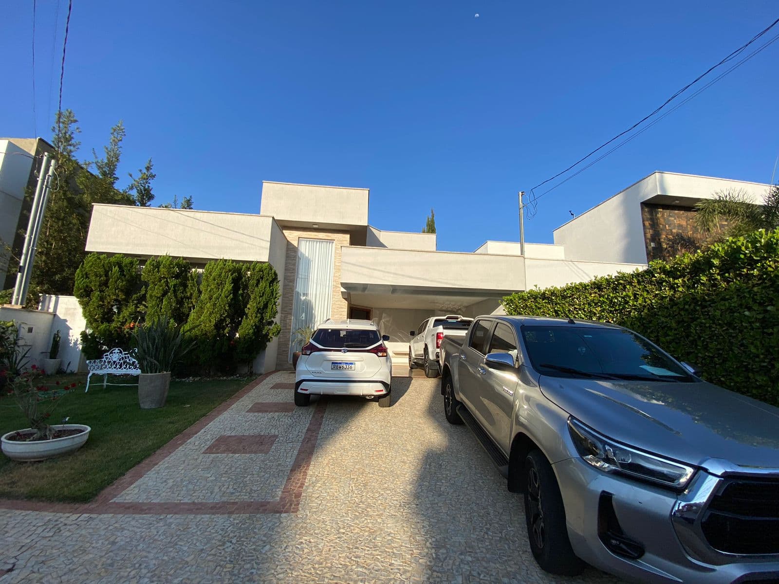 CASA TÉRREA CONDOMINIO 4 QUARTOS SENDO 3 SUITES - JARDINS LISBOA