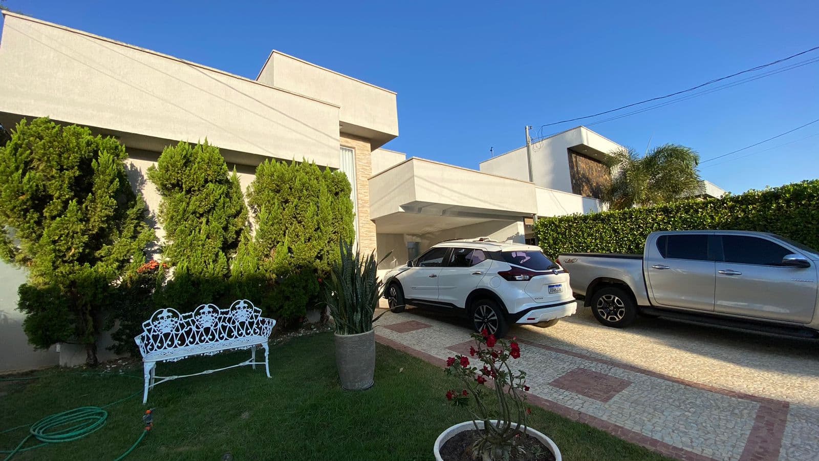 CASA TÉRREA CONDOMINIO 4 QUARTOS SENDO 3 SUITES - JARDINS LISBOA