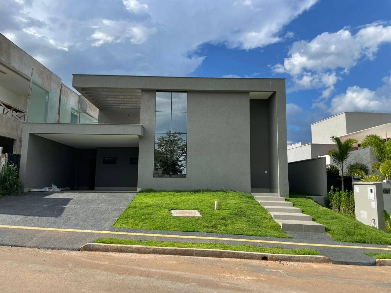 Casa Térrea em Condominio 4 suites plenas - Portal do Sol Garden
