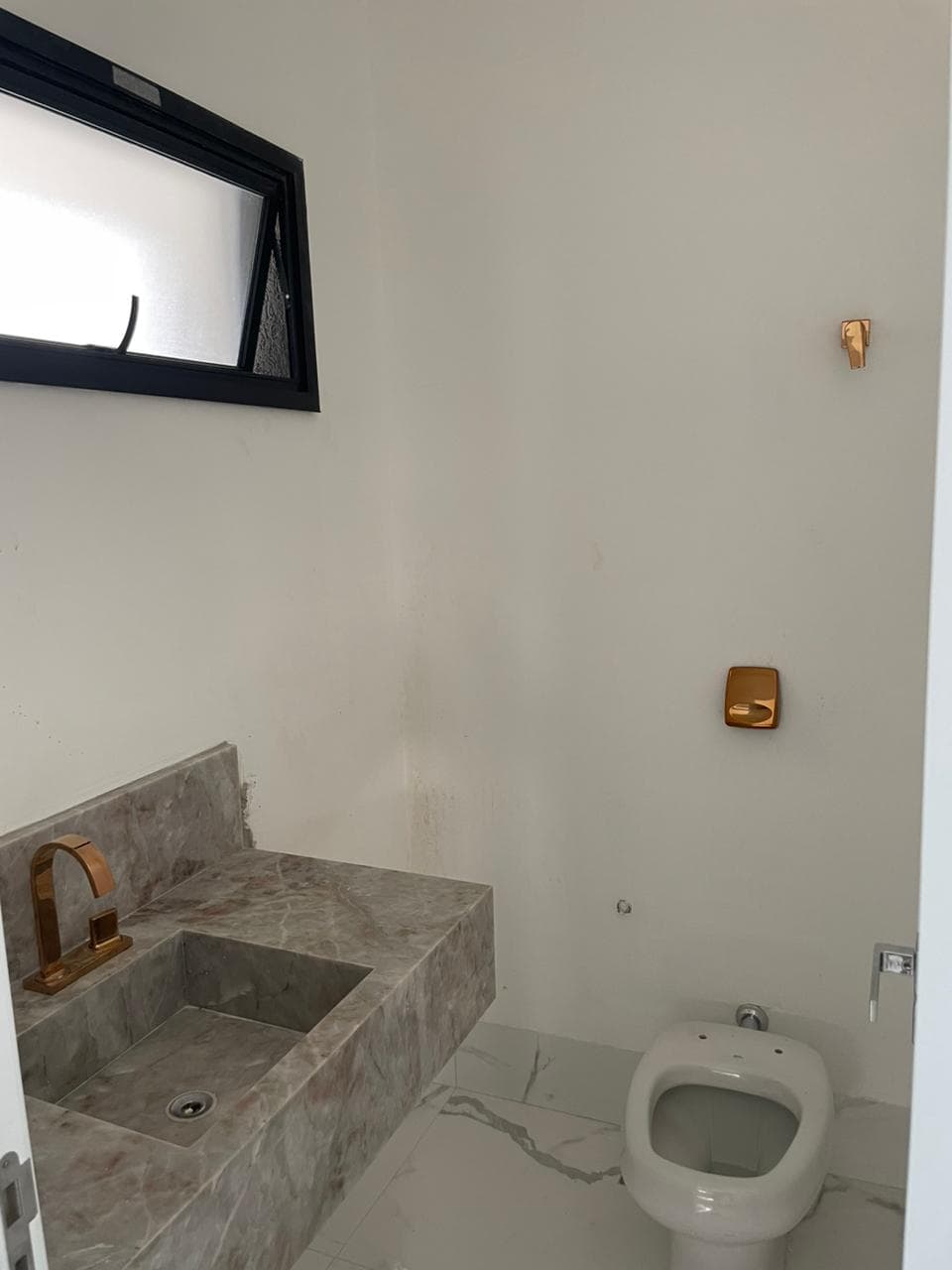 Casa Térrea em Condominio 4 suites plenas - Portal do Sol Garden