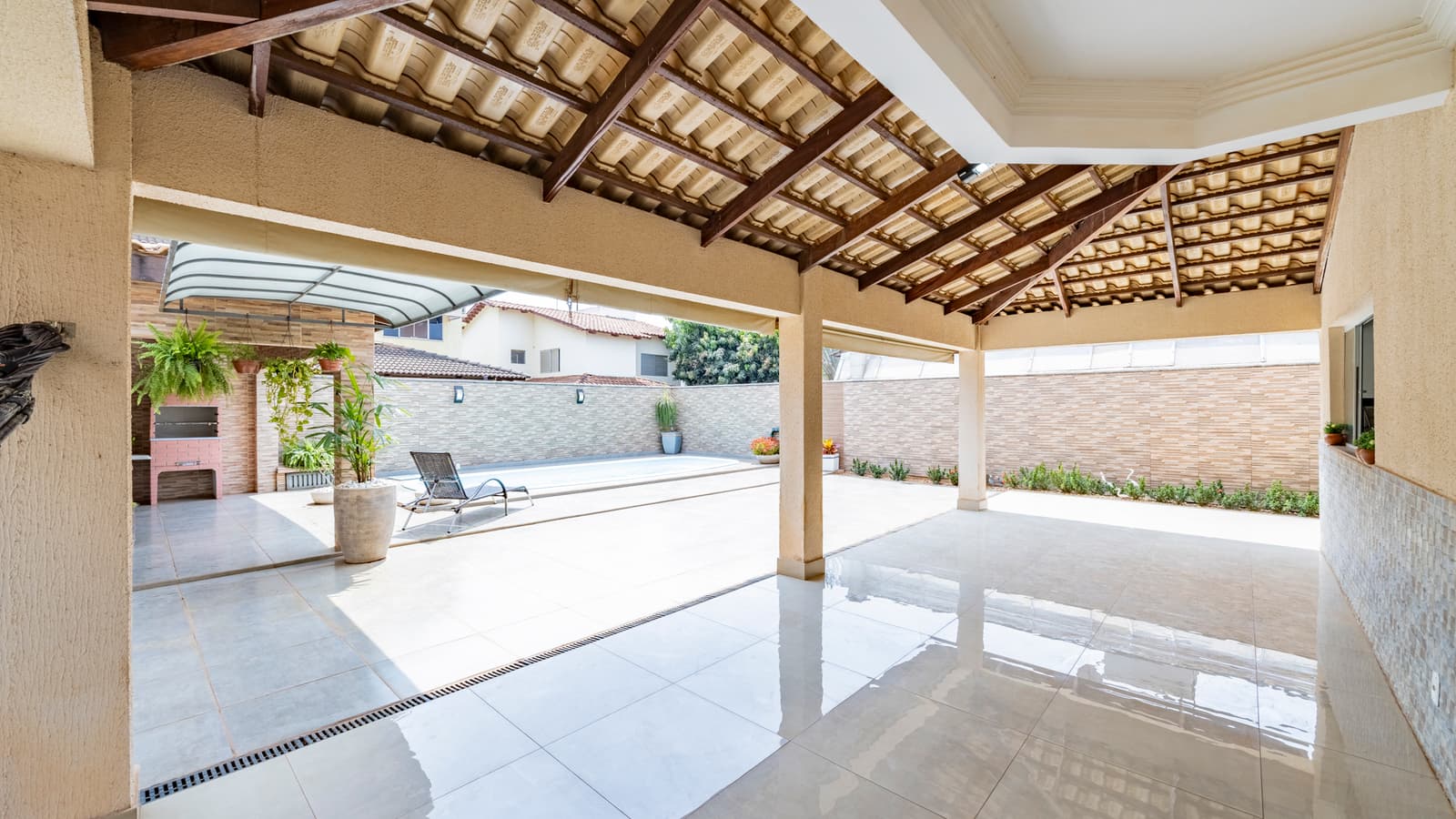 SOBRADO 3 SUITES EM CONDOMINIO - PORTAL DO SOL I