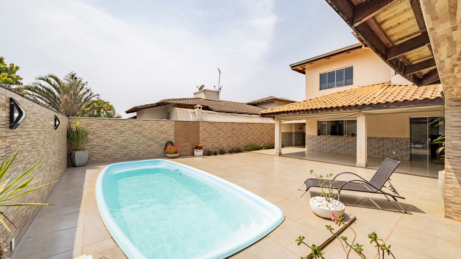 SOBRADO 3 SUITES EM CONDOMINIO - PORTAL DO SOL I