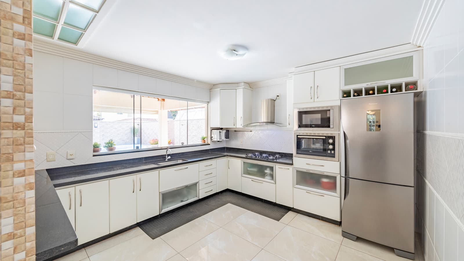 SOBRADO 3 SUITES EM CONDOMINIO - PORTAL DO SOL I