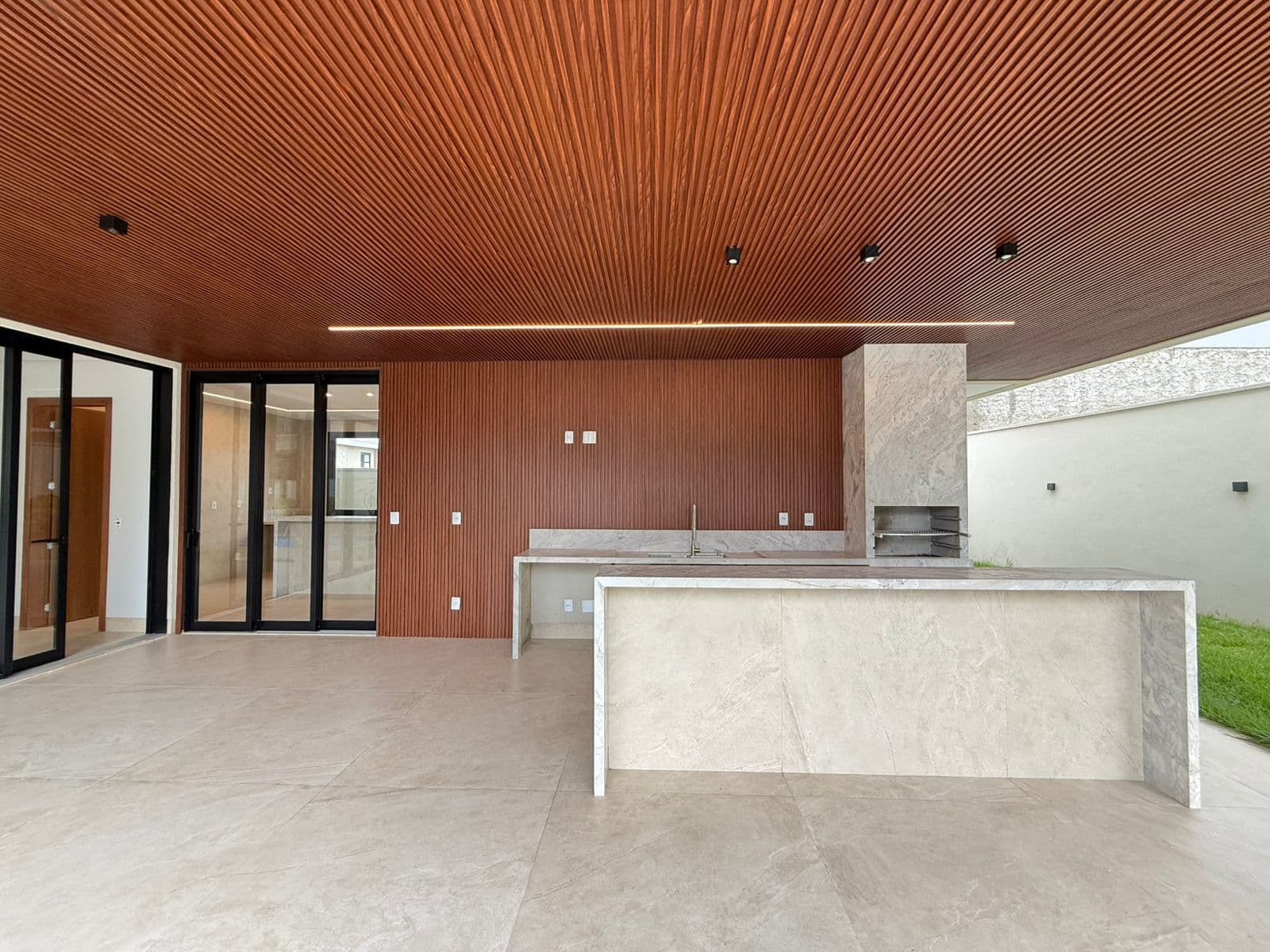 SOBRADO 4 QUARTOS E 3 SUITES CONDOMINIO - JARDINS FRANÇA