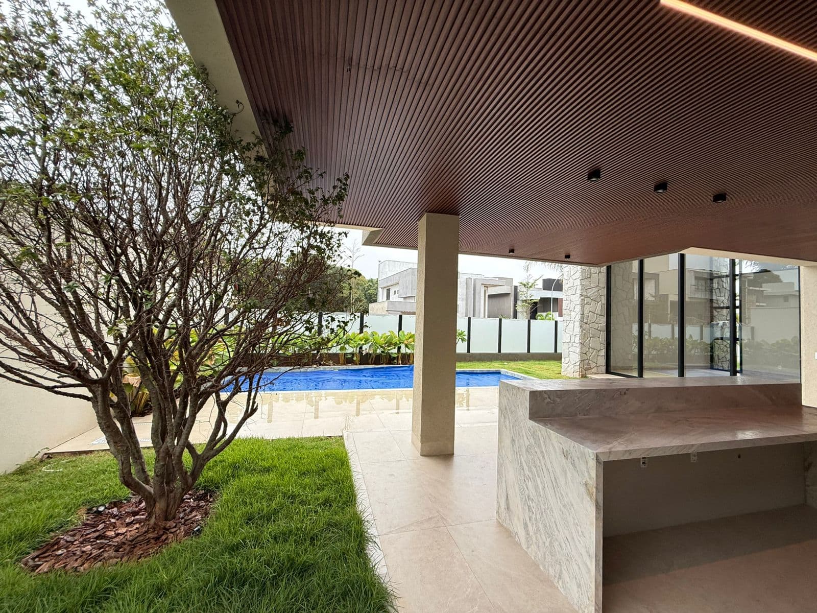 SOBRADO 4 QUARTOS E 3 SUITES CONDOMINIO - JARDINS FRANÇA