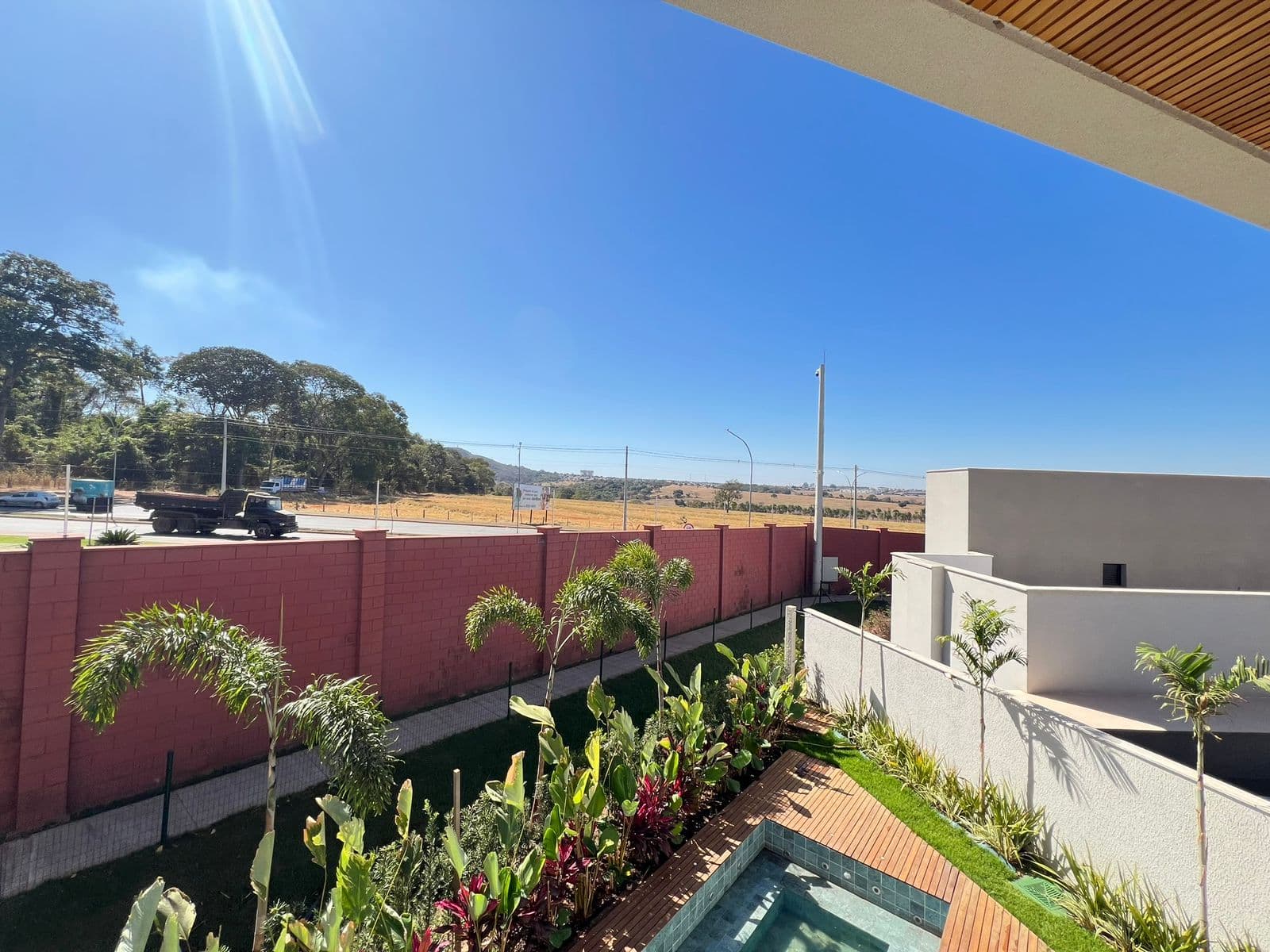 SOBRADO 4 SUITES CONDOMINIO - SENADOR CANEDO - JARDINS BOLONHA