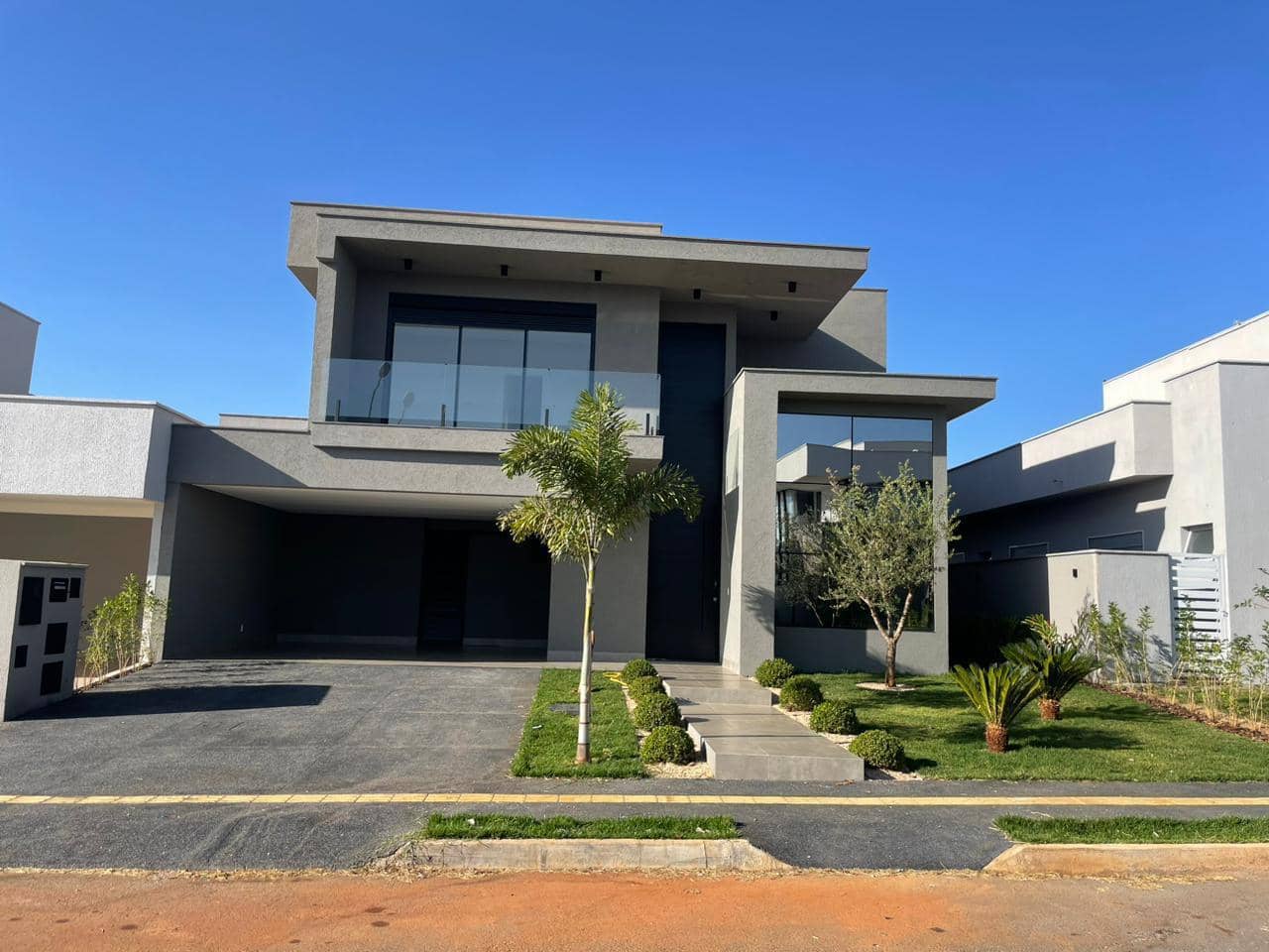 SOBRADO EM CONDOMINIO 4 SUITES - PORTAL DO SOL GREEN